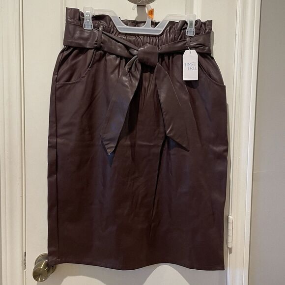 Women’s Skirt Time And Tru Brown Faux Leather Skirt Size Medium 8/10 NEW W Tags - Picture 1 of 12